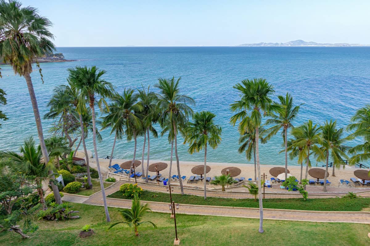 หาดส่วนตัวของเราที่โรงแรม 5 ดาวในพัทยา