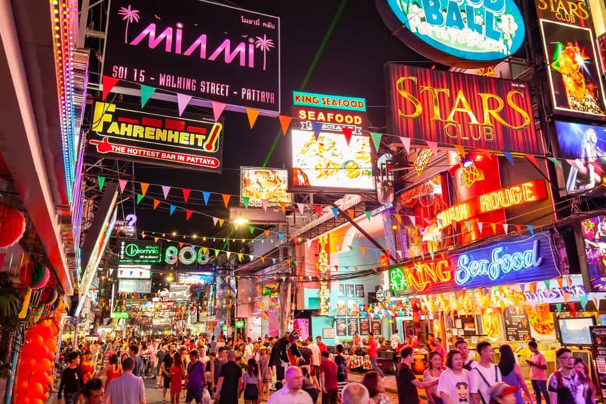 แผนที่พัทยา แนะนำสถานที่ท่องเที่ยวยามค่ำคืน ถนนคนเดินพัทยา