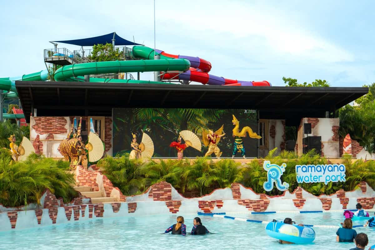 traditional thai performance at ramayana water park