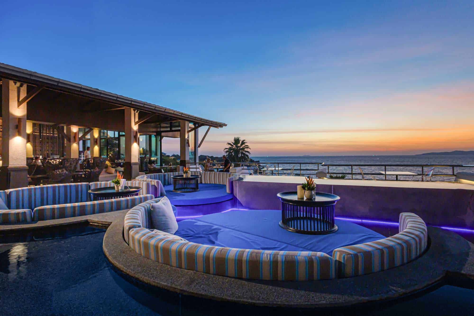 RC_Sunset-Terrace-Bar-4